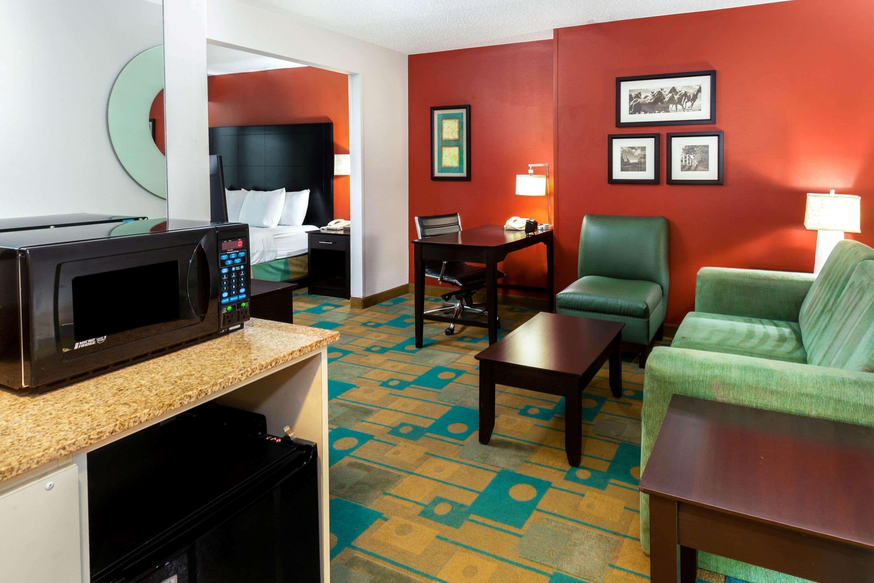 La Quinta By Wyndham Milwaukee Bayshore Area Glendale Exterior photo